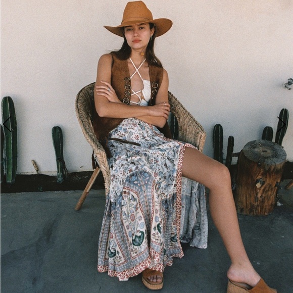 🤍🤎 Arnhem Renata Skirt in Winter 🤍🤎 - Picture 3 of 10